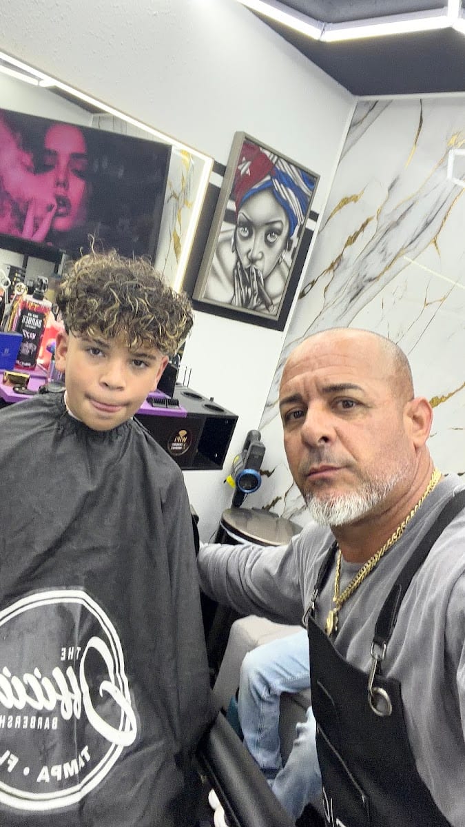 The Official La Perla Barbershop llc, photo 3