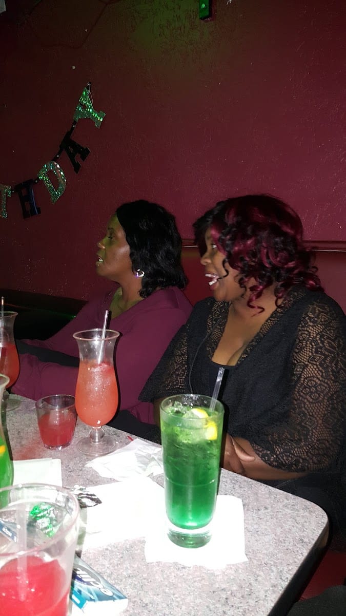 Entire Night Lyfe By Nell’s Place, photo 3