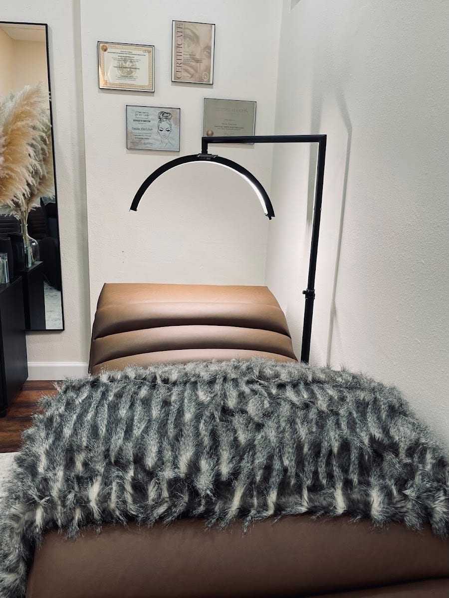 IV Lash & Brow Studio