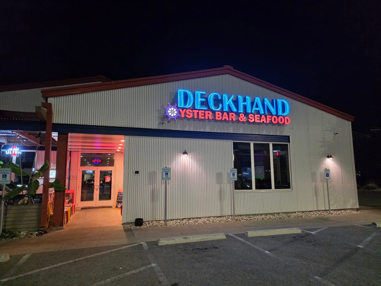 Deckhand Oyster Bar & Seafood, photo 2