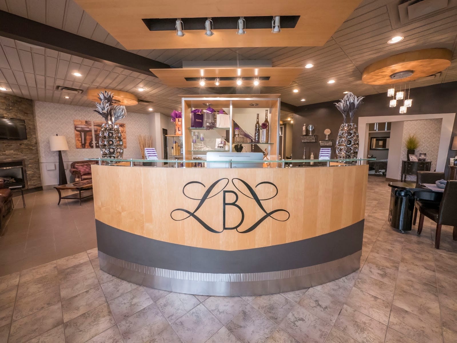 Legendary Hair Lounge, photo 2