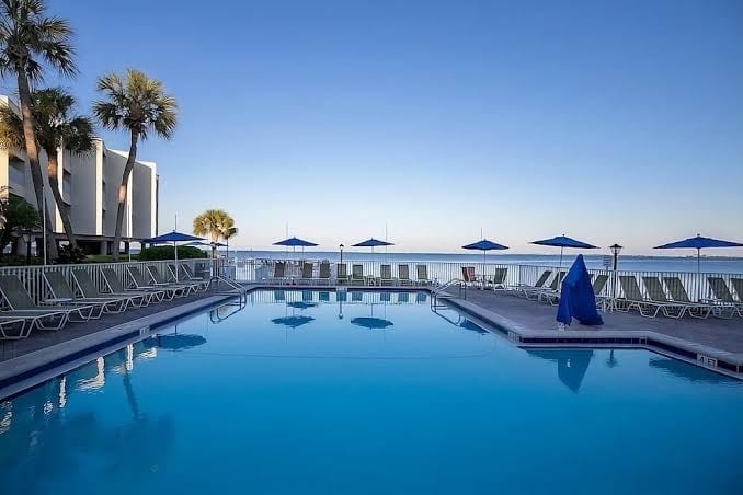 Rare Find! Kitchen, Outdoor Pool, FREE Parking, Near Ybor City State Museum!