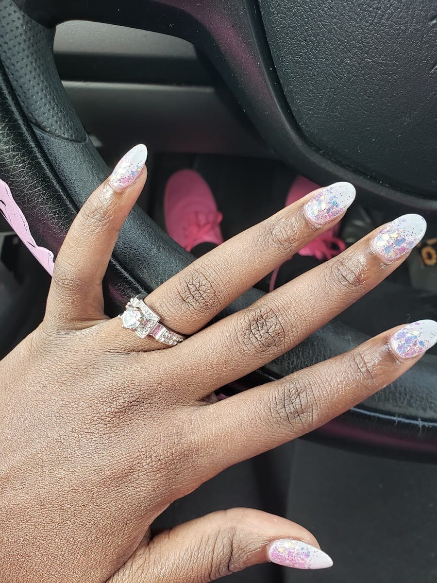 Linda’s Nails
