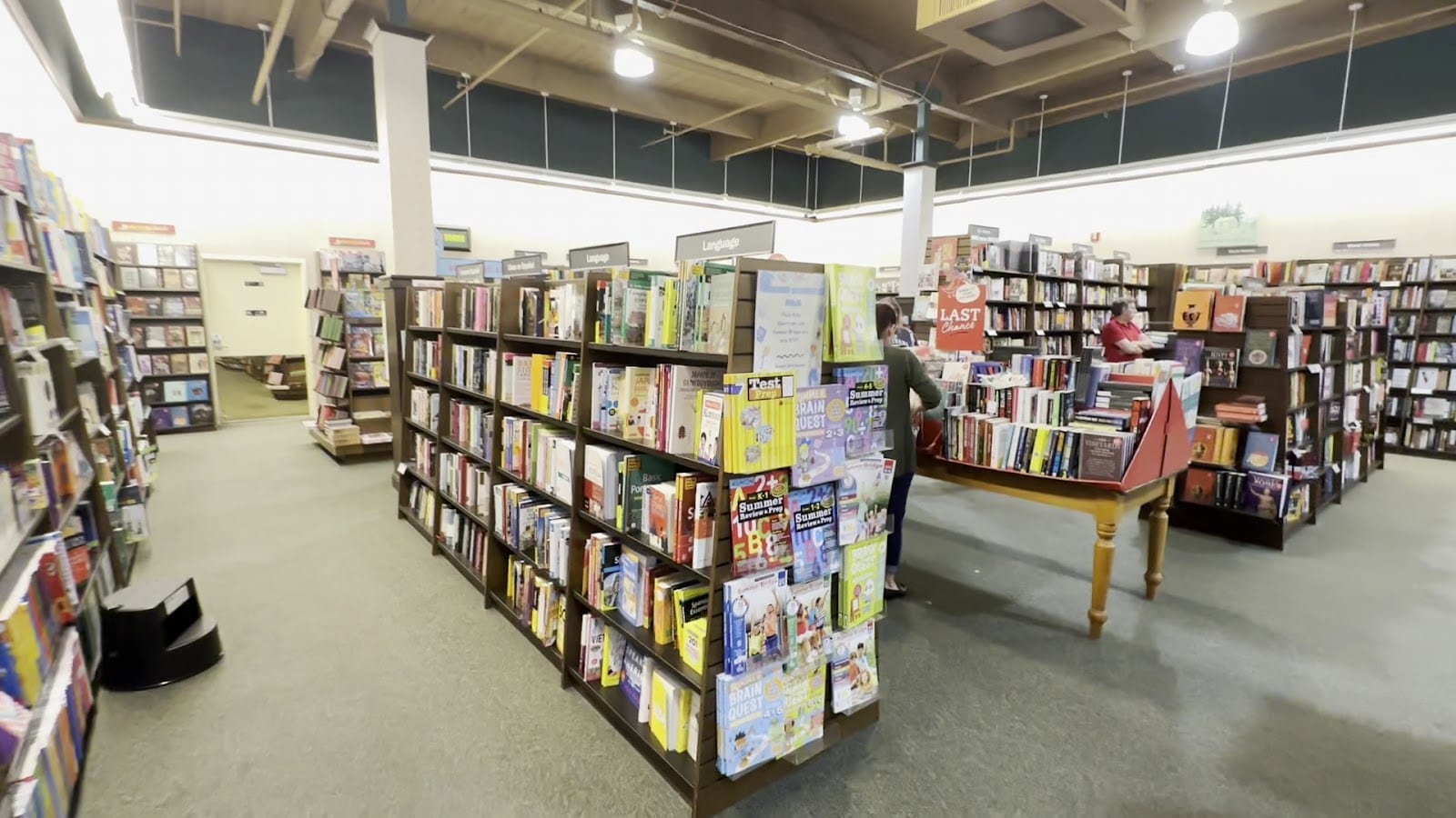 Barnes & Noble, photo 2
