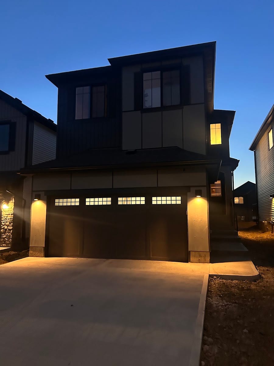 Mikee Canasa, Realtor®️ | The Agency | Edmonton