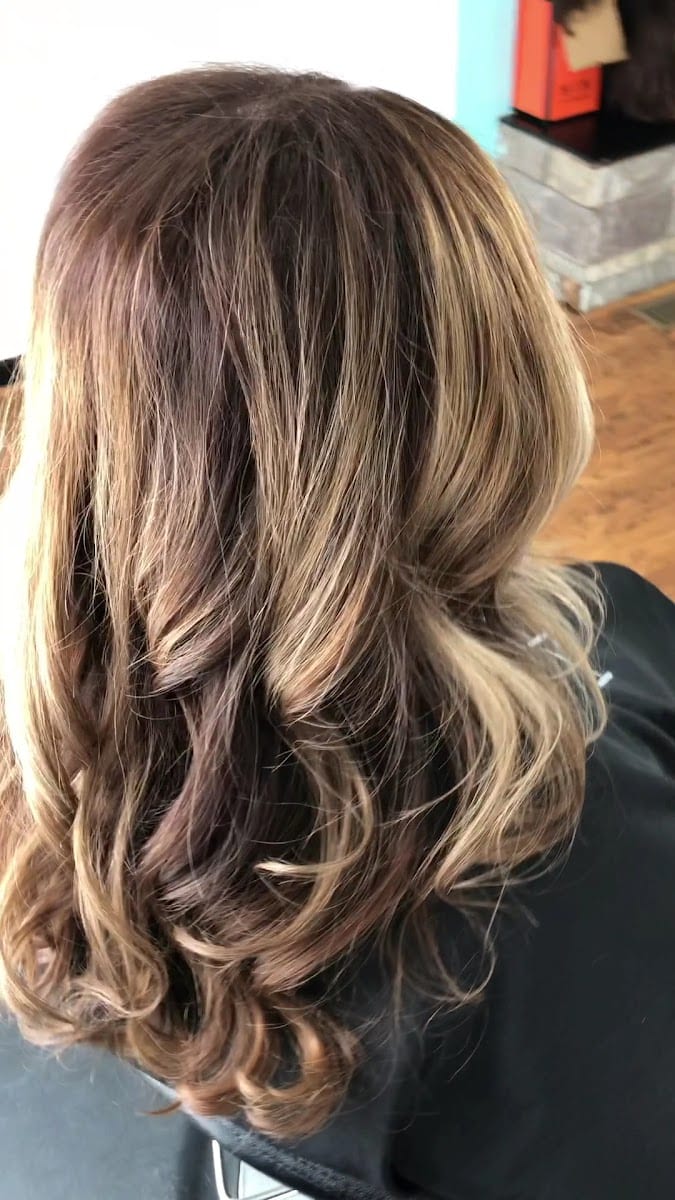 Kris & Kierst Salon, photo 3