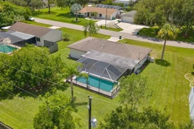 Charming 2BR Home w/Heated Pool & Arcade in Quiet Area – Perfect Location!, photo 2