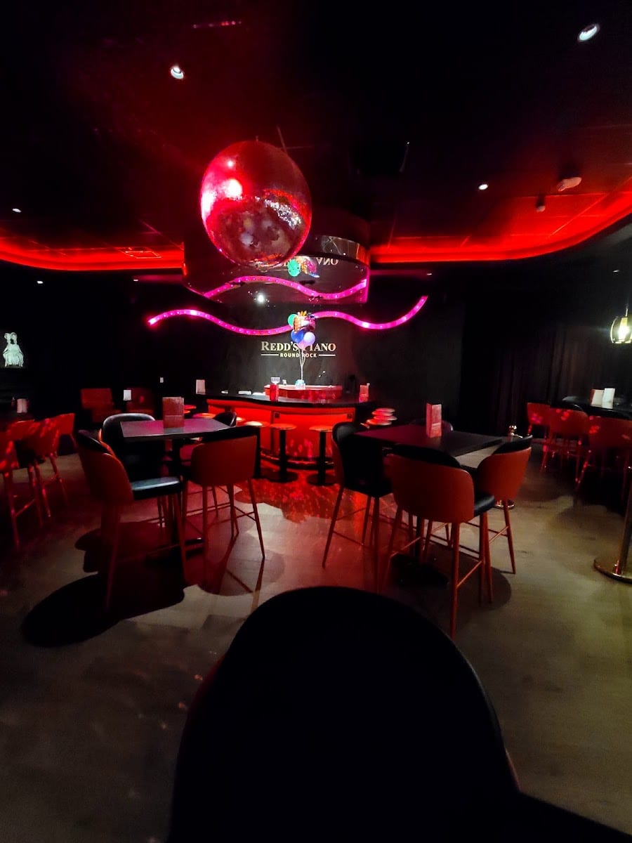 Redd's Piano Bar and Lounge