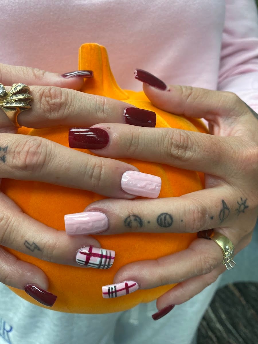 Roc Nails & Spa