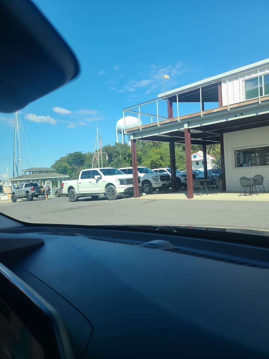 Back Creek Café & Boat Supply, photo 3