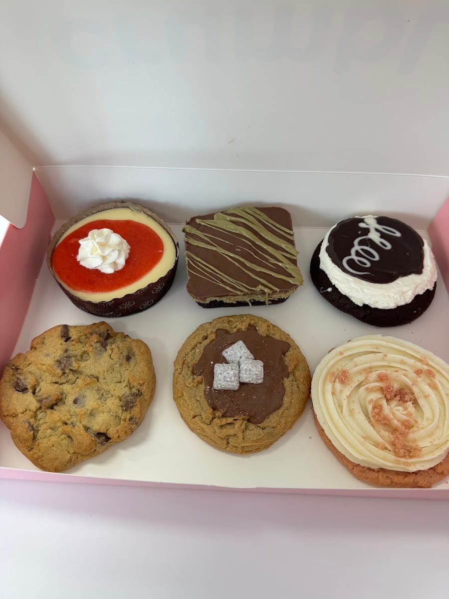 Crumbl Cookies, photo 3