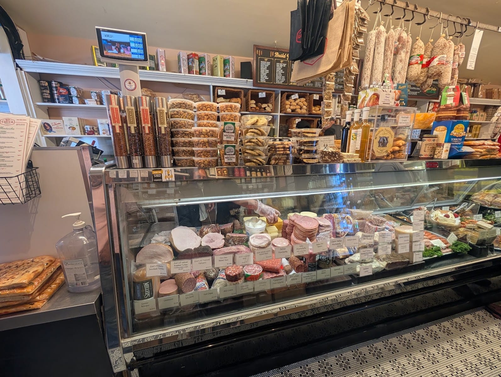 Lucca Delicatessen, photo 3
