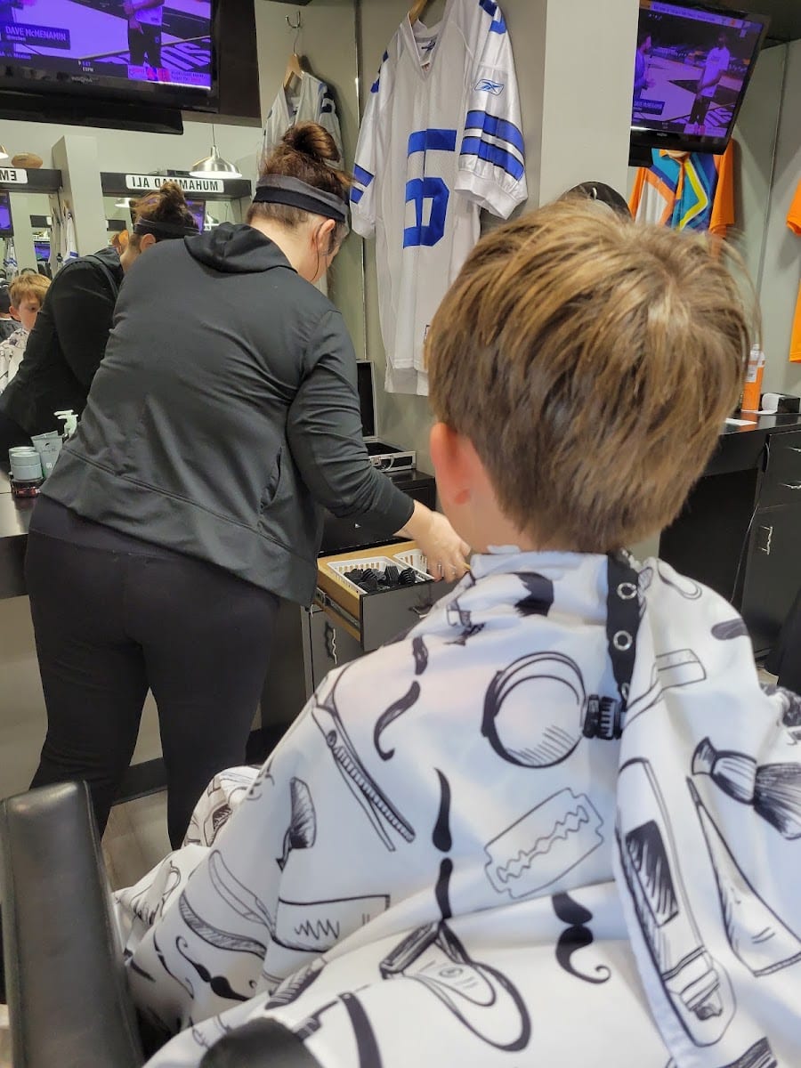 Locker Room Haircuts, photo 3