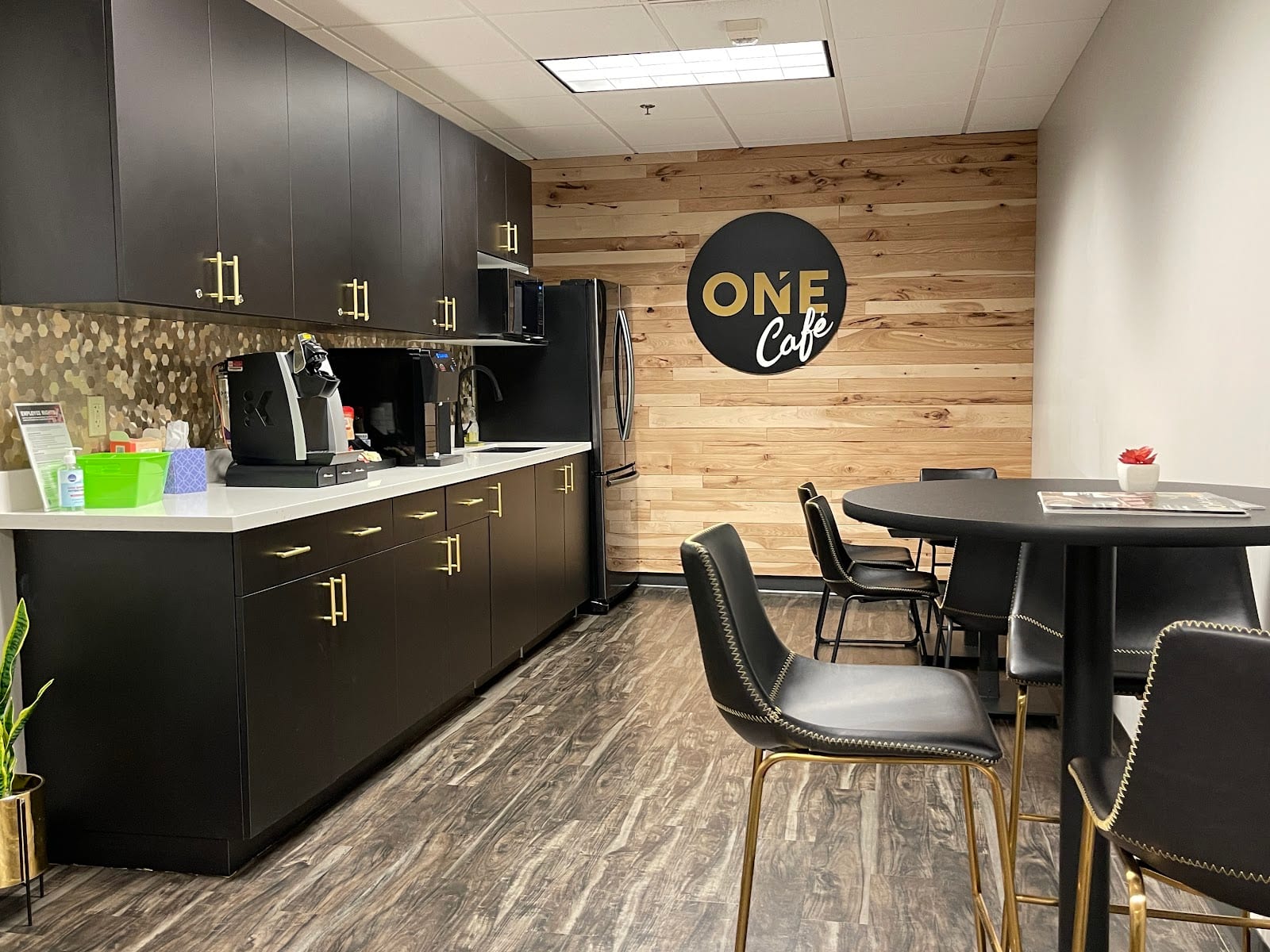 Realty ONE Group, photo 2
