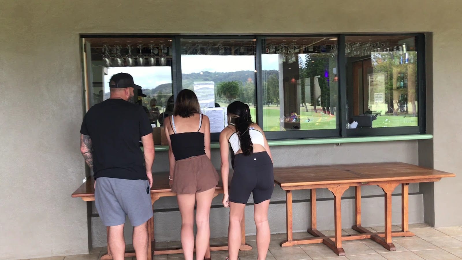 Lei Lei's Bar & Grill, photo 2