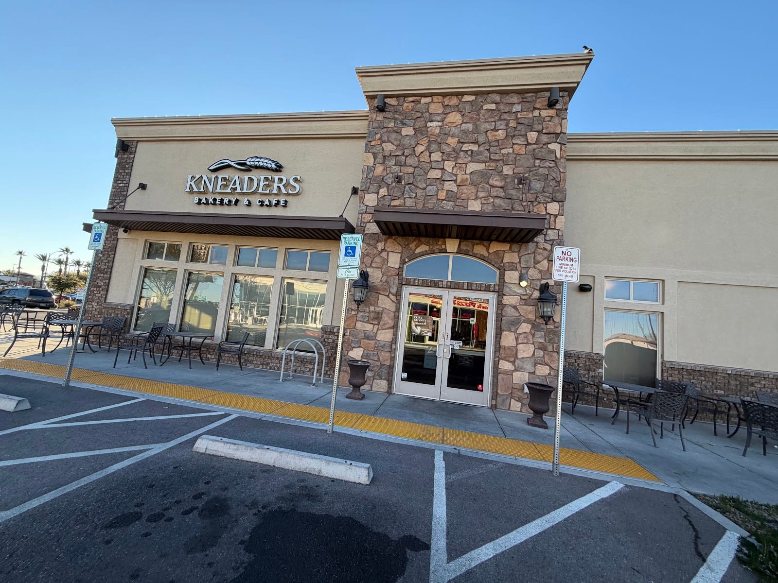 Kneaders Bakery & Cafe, photo 4