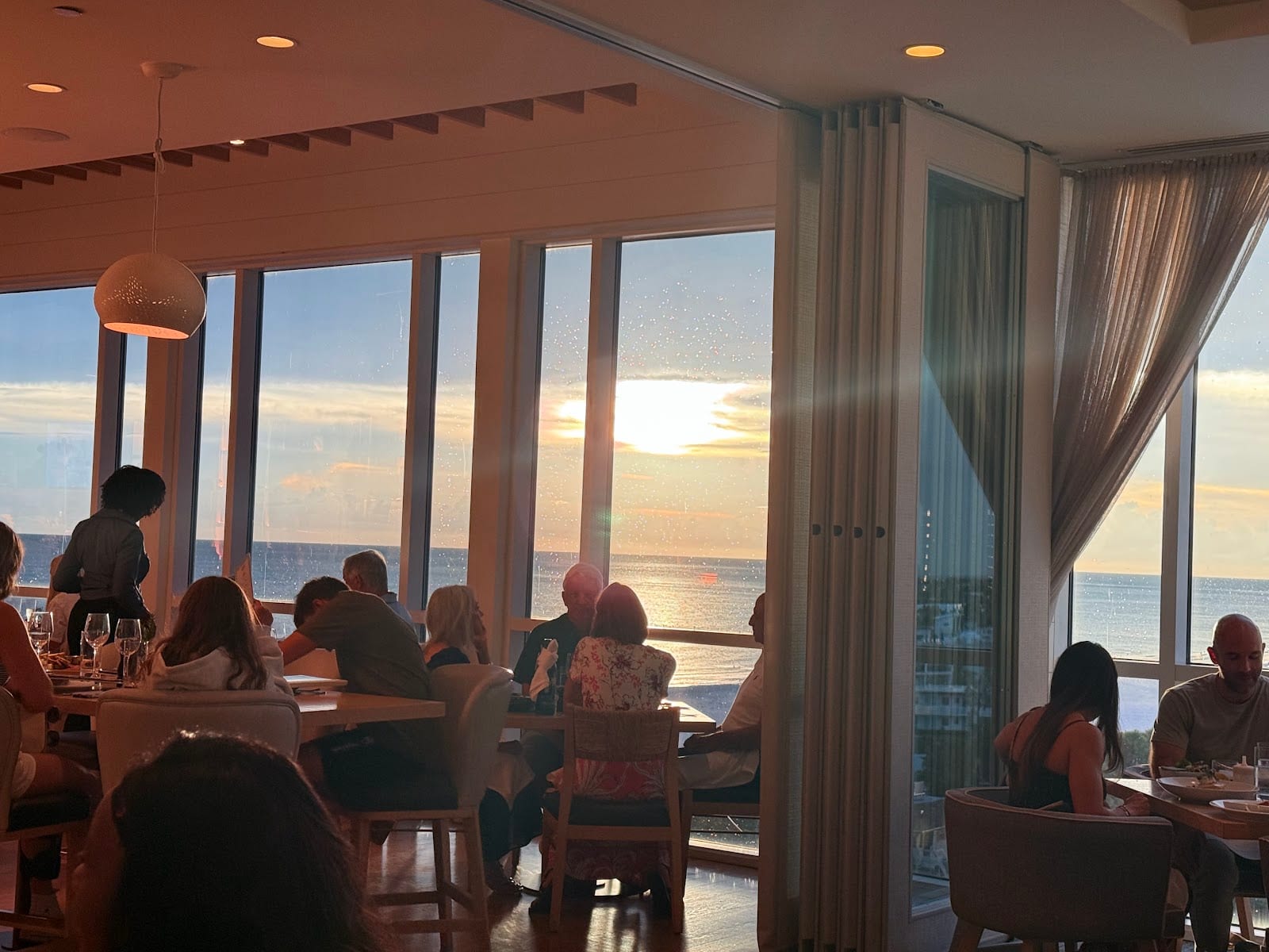 Drift Kitchen & Bar - Lido Beach Resort