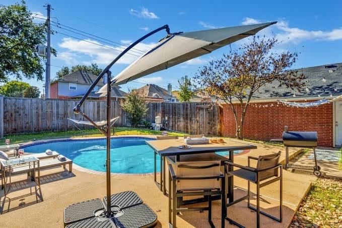 Splash & Play Hideaway: Pool House + Game Room/Gym