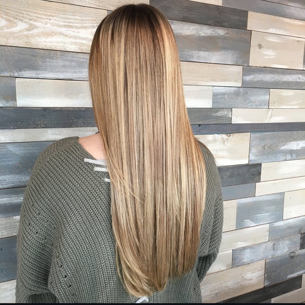 Carissa Dolman at Flora+Noir Salon, photo 2