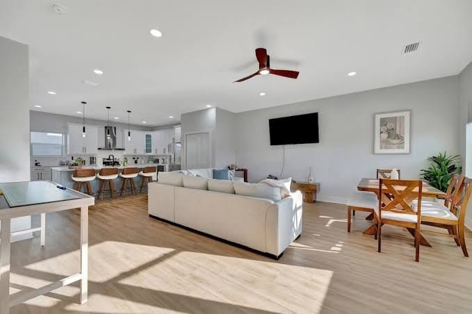 10 Guests Welcome! Luxury Townhome & Arcade Games, photo 2