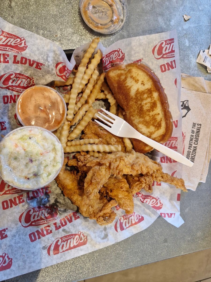 Raising Cane's Chicken Fingers, photo 4