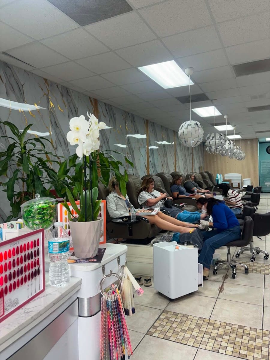 Glow Nails, photo 3