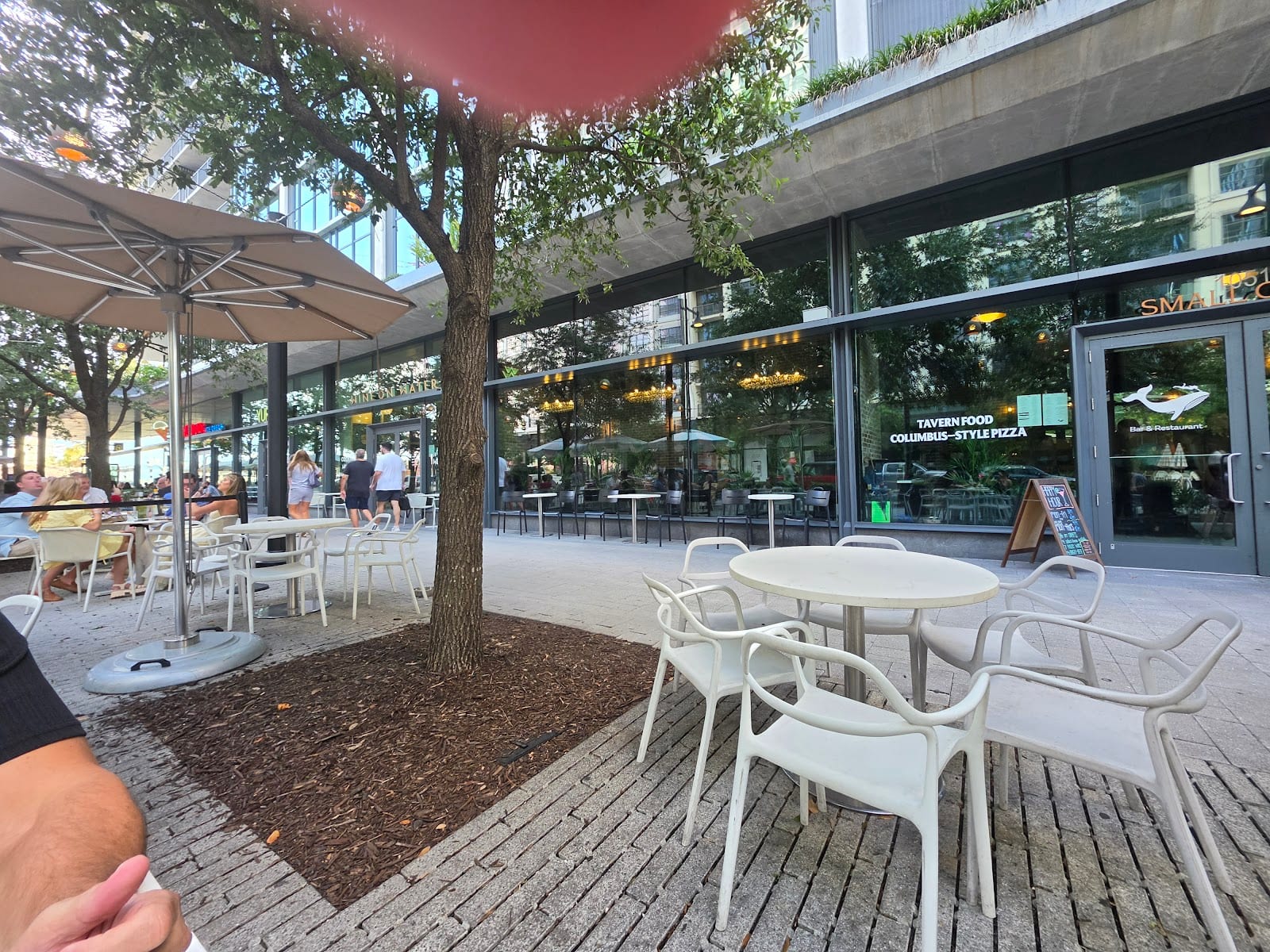 Small Giant - Bar and Restaurant