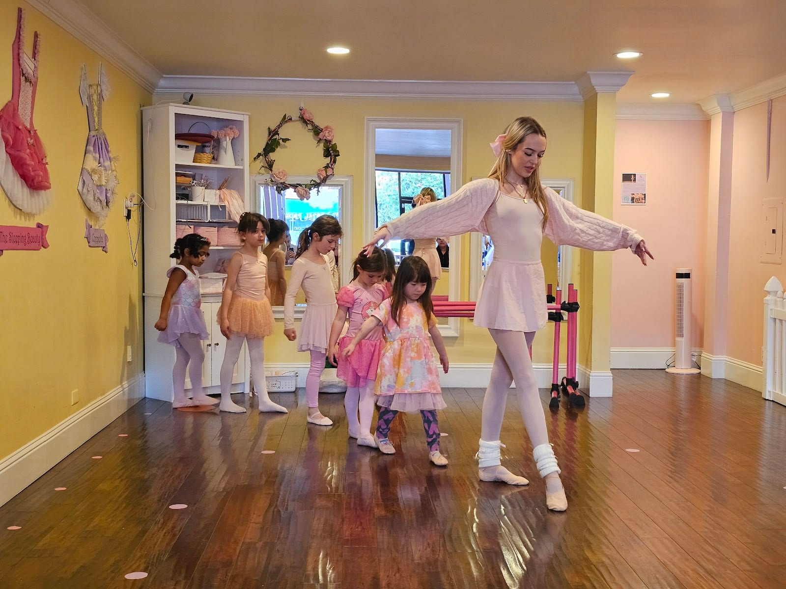 Tutu School West Portal, photo 4