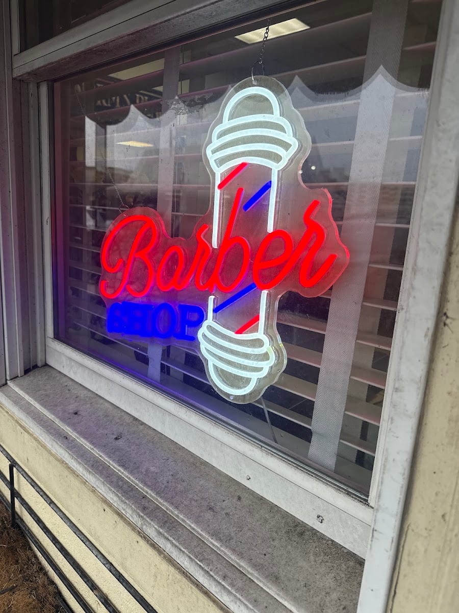 Norm & Lew's Barbershop, photo 4