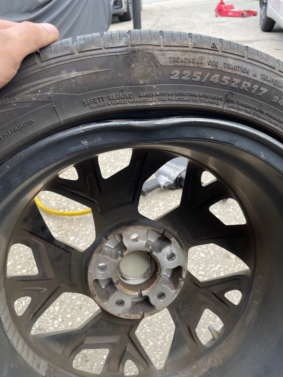 Velazquez Tire Shop, photo 3