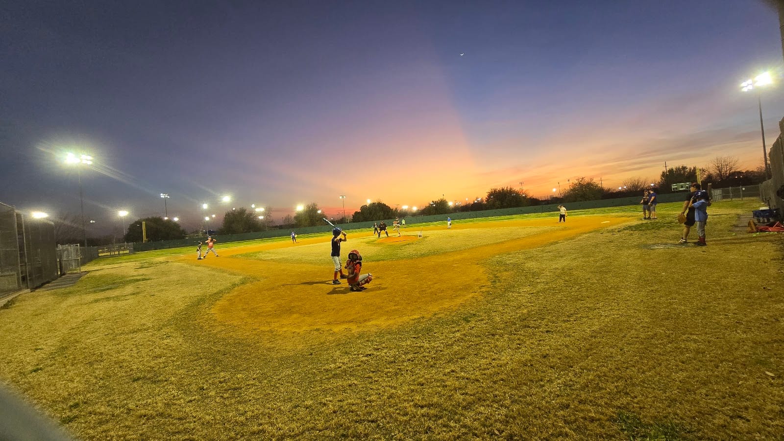 Gold Glove Complex, photo 2