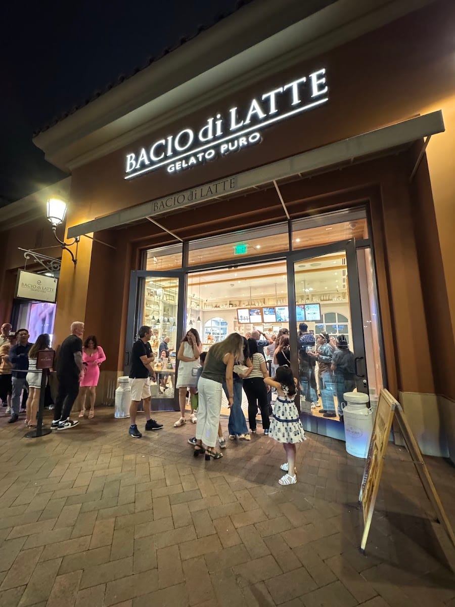 Bacio di Latte | Fashion Island, Newport Beach, OC