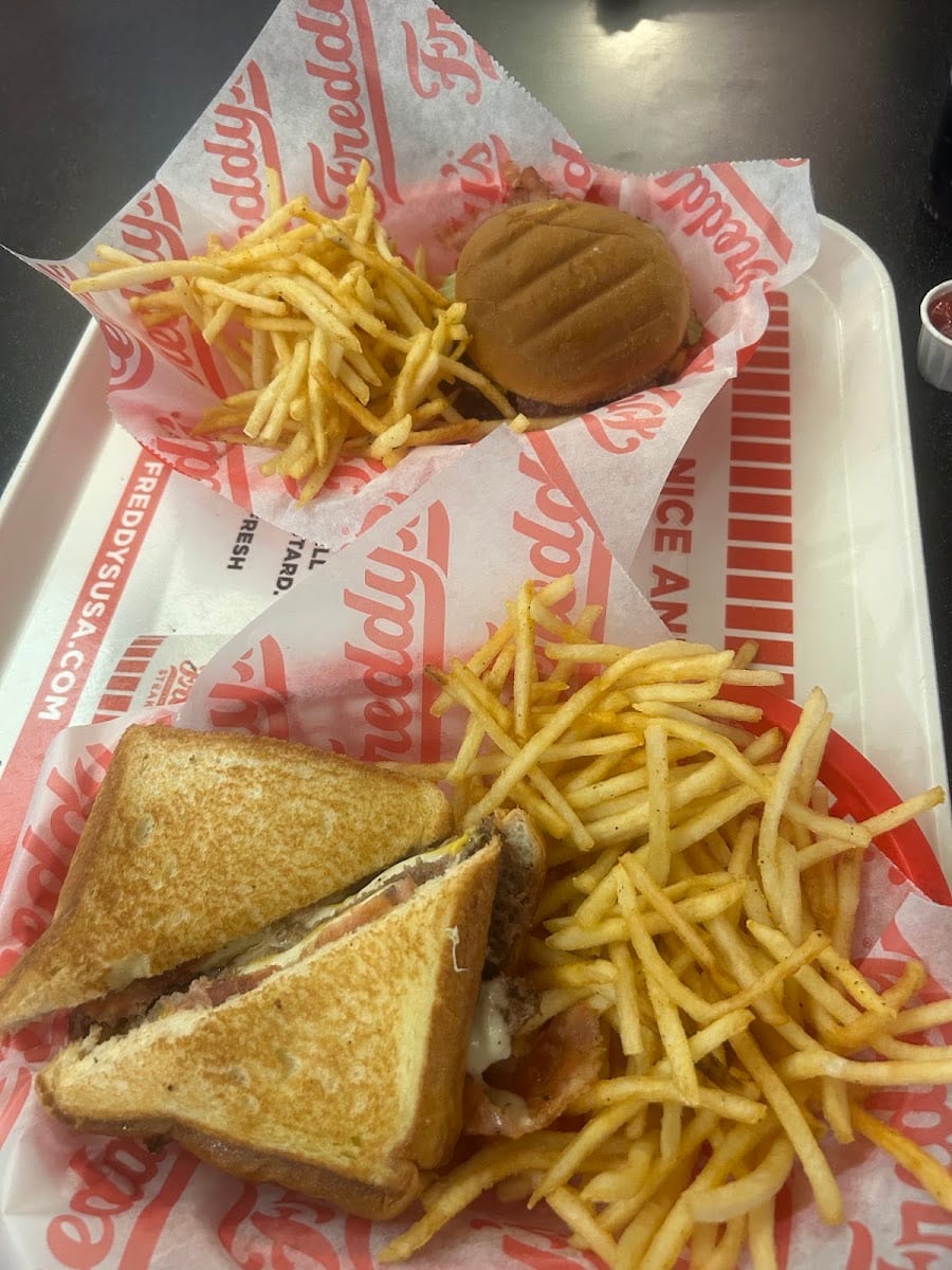 Freddy's Frozen Custard & Steakburgers, photo 3