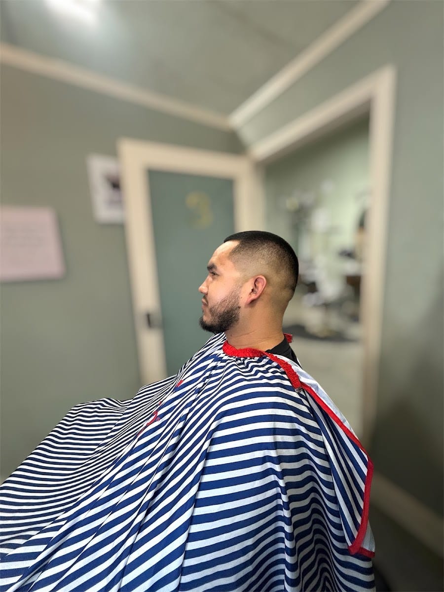 Cristal Cuts and Beauty ✂️💈