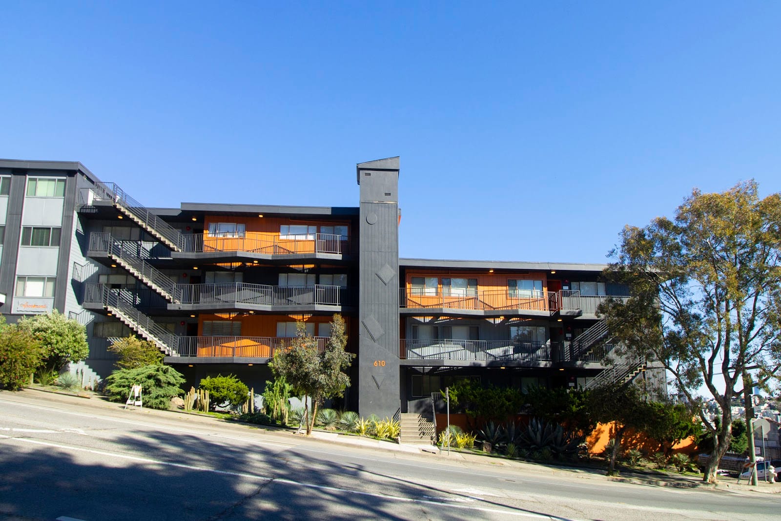 610-660 Clipper Apartments, photo 2