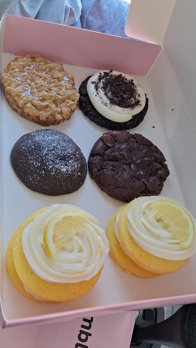Crumbl Cookies, photo 3