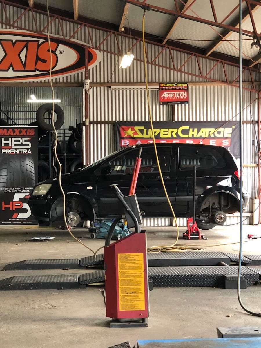 Paget Discount Tyres & Batteries, photo 4