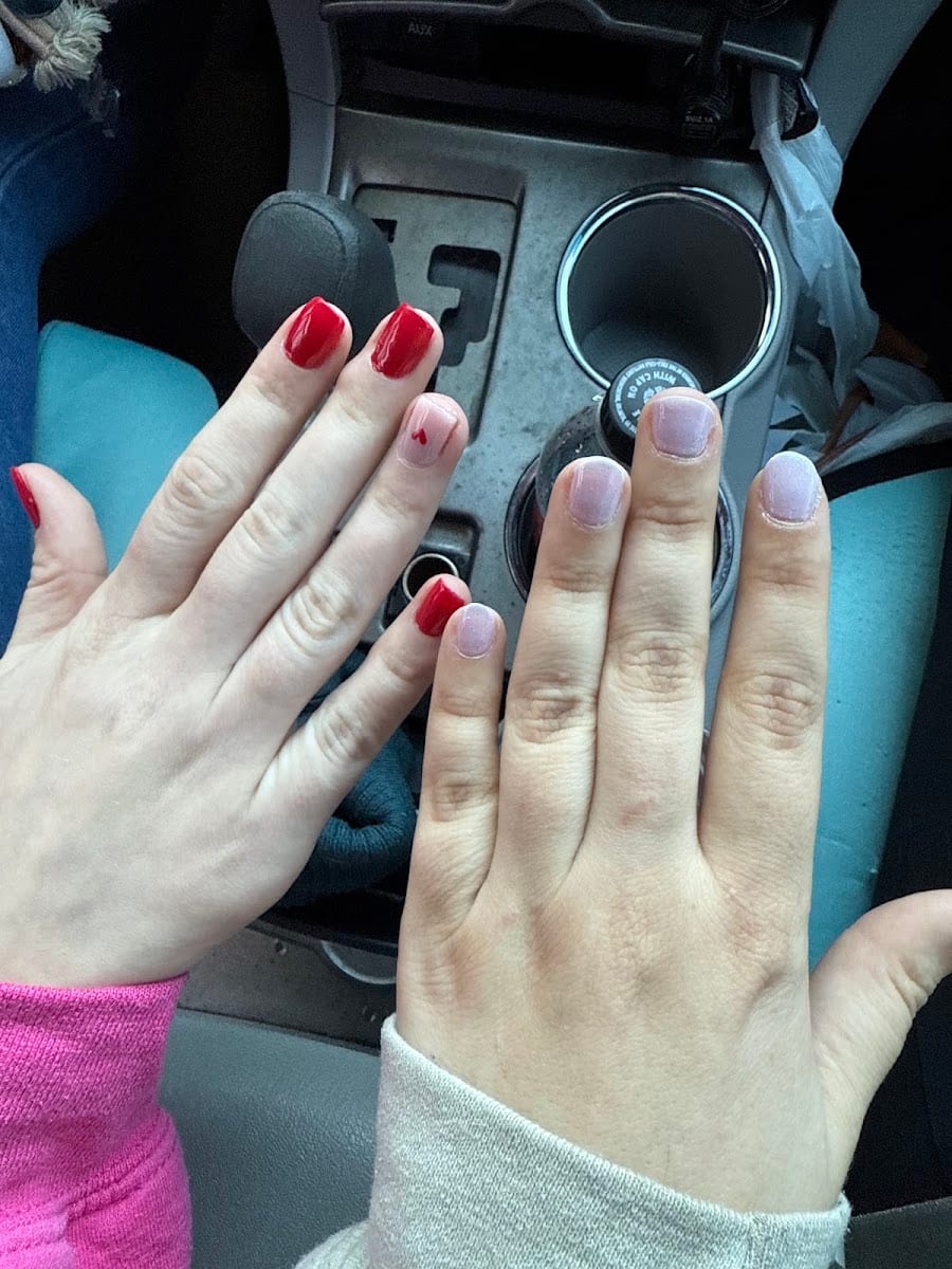 LUXURY NAIL BAR