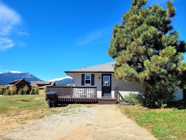 Lake Front! Mtn/Lake Views,HotTub,Gas FirePit,Walking Trail to town & shopping, photo 3
