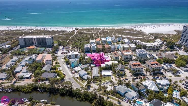 Private Heated Pool, 100 Steps to Beach Access, 5-min walk to Siesta Key Village, photo 2