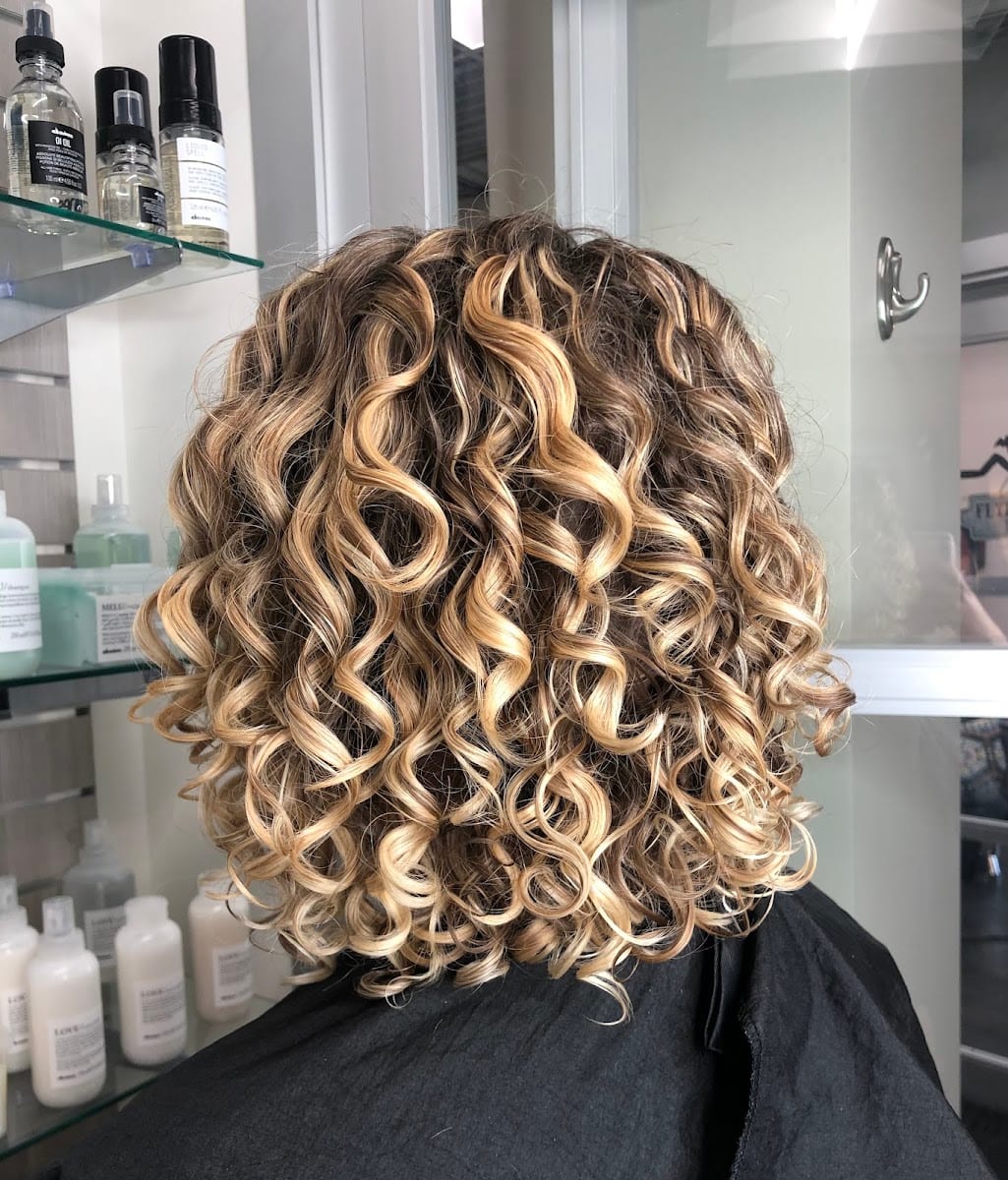 Cel Curl Salon ✂