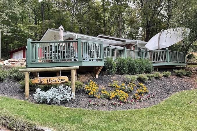 Hot Tub, Deck & Grill: Secluded Cabin in Clayton