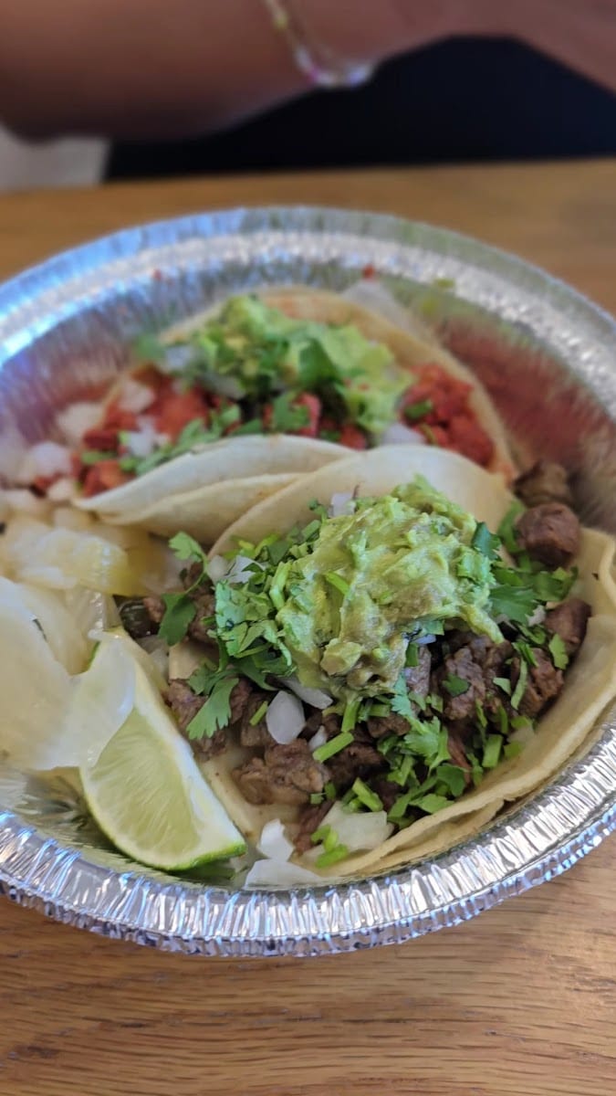 Taco Verde and Salsa Bar, photo 2