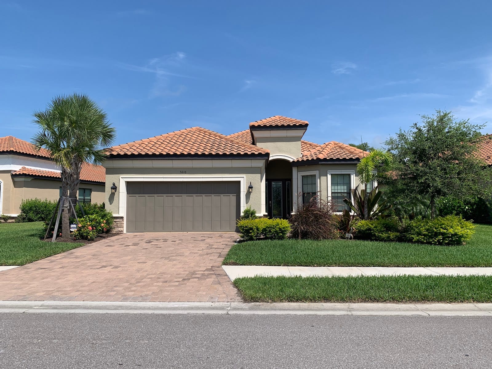 Chrome Realty, photo 2