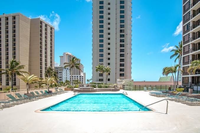 Waikiki Banyan-Free Parking-Free WI-FI