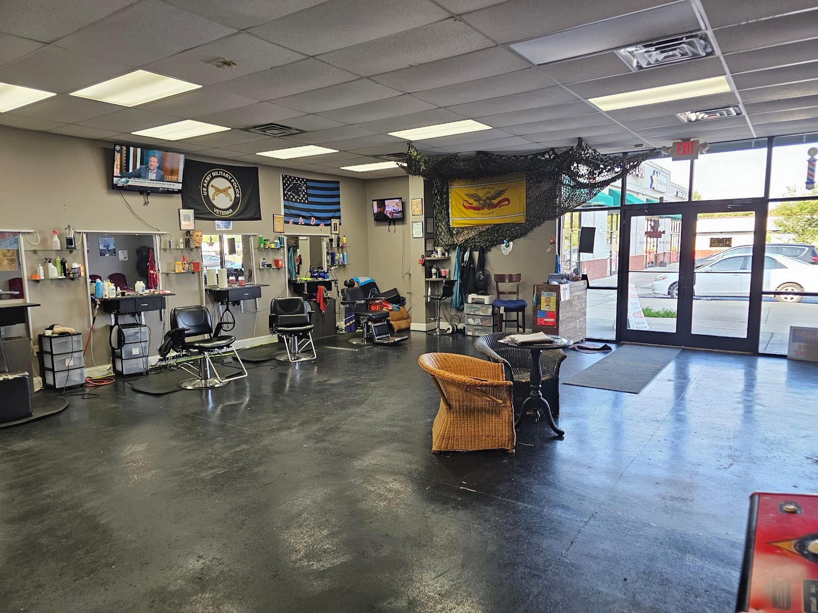CHOPPIN' BLADEZ BARBER SHOP