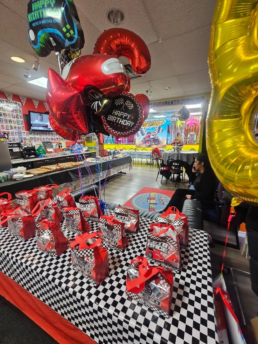 Giggles Playland Inc - Scarborough kids birthday party place, photo 4