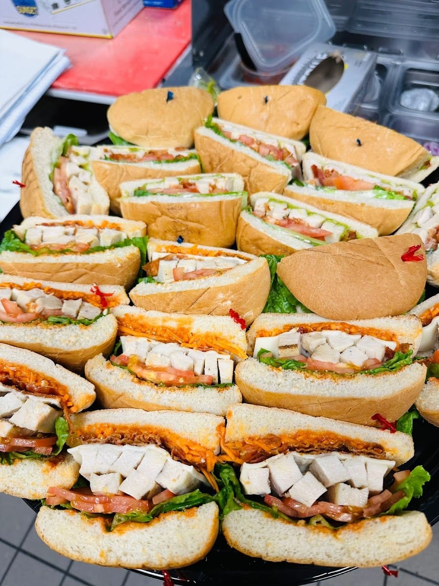 City Market Deli - Raintree Corporate Center, photo 4