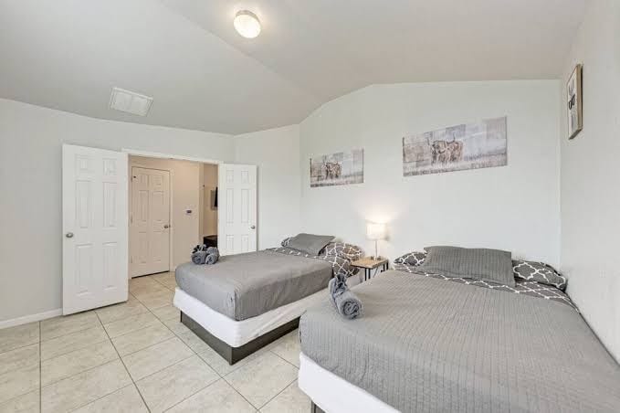 Near Kalahari, Cowboy Pool, Arcade, King Beds, Grill , Large Patio, Firepit, photo 3