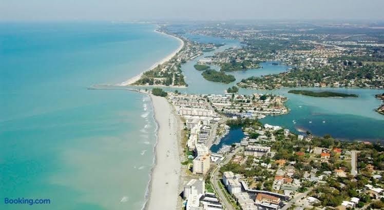Venice Oasis Near Manasota Key Beach and Wellen Park